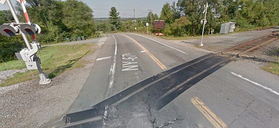 اعجوبة.. نجاة امريكي ثمل من العجلات بعد ان مر القطار من فوقه!! صورة رقم 3