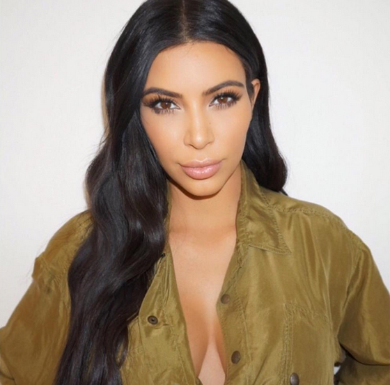 شاهد كيف ظهرت كيم كاردشيان على غلاف مجلة Vogue بدون مكياج صورة رقم 5