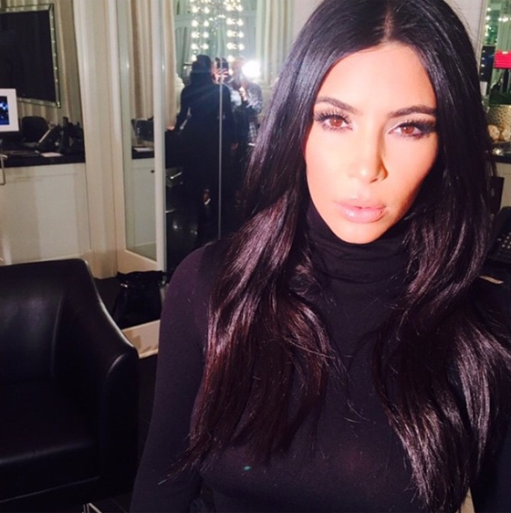 شاهد كيف ظهرت كيم كاردشيان على غلاف مجلة Vogue بدون مكياج صورة رقم 4
