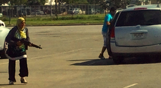 صور رجل وامرأتين محجبتين تقيم دنيا نيويورك ولا تقعدها وتدخلها في حالة طوارئ صورة رقم 2 صور رجل وامرأتين محجبتين تقيم دنيا نيويورك ولا تقعدها وتدخلها في حالة طوارئ صورة رقم 2