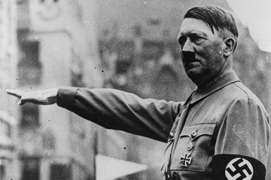 لقطة قديمة تؤدي فيها الملكة اليزابيث تحية النازية.. تحرج القصر البريطاني صورة رقم 5 لقطة قديمة تؤدي فيها الملكة اليزابيث تحية النازية.. تحرج القصر البريطاني صورة رقم 5