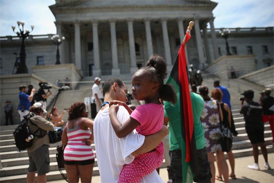 كارولاينا الجنوبية تشهد تظاهرة منظمة.. معادية للسود صورة رقم 9