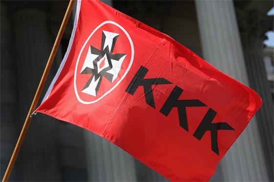 كارولاينا الجنوبية تشهد تظاهرة منظمة.. معادية للسود صورة رقم 10