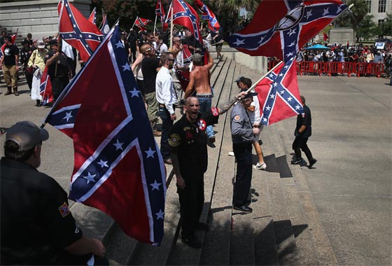 كارولاينا الجنوبية تشهد تظاهرة منظمة.. معادية للسود صورة رقم 3