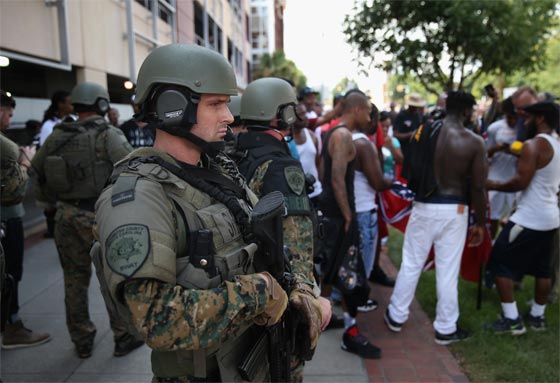 كارولاينا الجنوبية تشهد تظاهرة منظمة.. معادية للسود صورة رقم 13