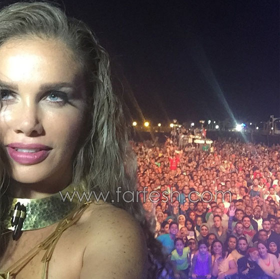 صور نيكول سابا تشعل حفل العيد وتلتقط صور سيلفي مع الجمهور  صورة رقم 1