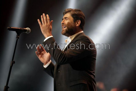 فيديو اليسا تمسح عرق وائل كفوري وهو يتغزل بها ويصفها بـ (حبيبة عمره) صورة رقم 4