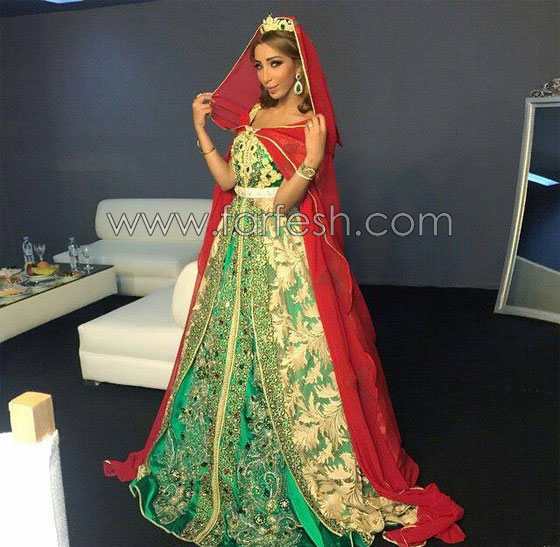  صور دنيا بطمة تحتفل بعيد الفطر مع والدتها وجدتها  صورة رقم 5