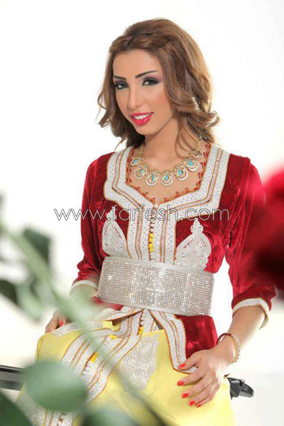  صور دنيا بطمة تحتفل بعيد الفطر مع والدتها وجدتها  صورة رقم 4