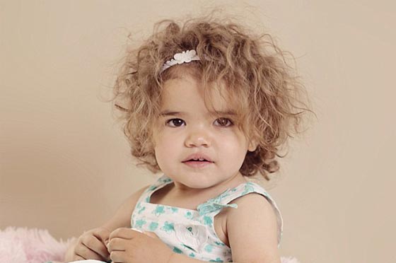 صور ملكة جمال الاطفال نانسي ذات الضحكة الأخاذة بدون اسنان والعينين الساحرتين صورة رقم 7