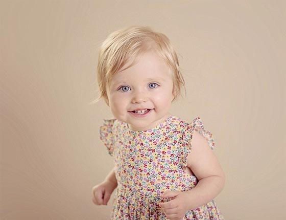 صور ملكة جمال الاطفال نانسي ذات الضحكة الأخاذة بدون اسنان والعينين الساحرتين صورة رقم 6