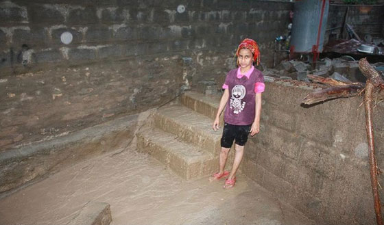  بالفيديو.. لحظة انهيار بنايات بالكامل في فيضانات بشمال ايران صورة رقم 12