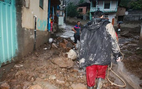  بالفيديو.. لحظة انهيار بنايات بالكامل في فيضانات بشمال ايران صورة رقم 13