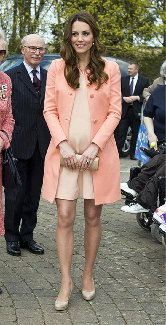 صور الدوقة كيت ميدلتون تعبر عن أناقتها  فى الملابس القصيرة صورة رقم 1