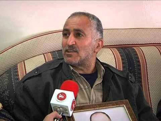 جنود اسرائيل يعيثون خرابا في بيت امر.. يقتلون فلسطينيا ويصيبون نجله برصاصتين صورة رقم 1