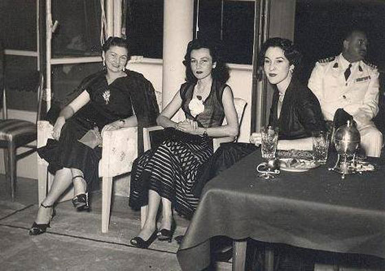 الاميرة فوزية بهرت الملايين وحظيت باحترام الايرانيين.. صور تختصر حياتها صورة رقم 4 الاميرة فوزية بهرت الملايين وحظيت باحترام الايرانيين.. صور تختصر حياتها صورة رقم 4