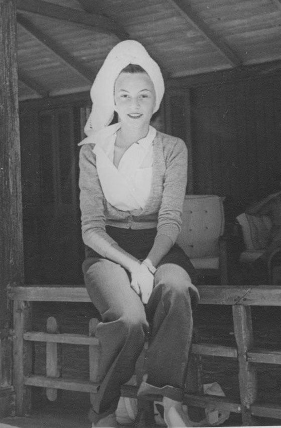 الاميرة فوزية بهرت الملايين وحظيت باحترام الايرانيين.. صور تختصر حياتها صورة رقم 8 الاميرة فوزية بهرت الملايين وحظيت باحترام الايرانيين.. صور تختصر حياتها صورة رقم 8