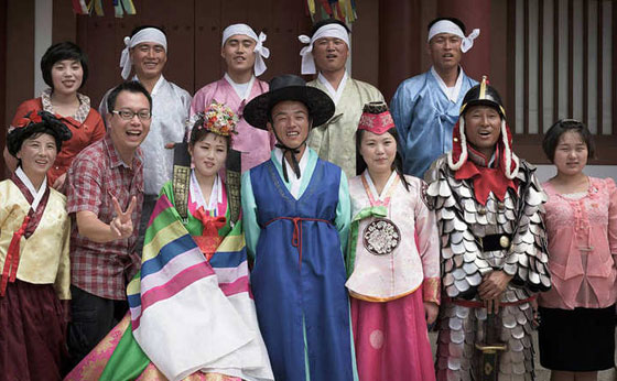 نظرات مختلسة الى كوريا الشمالية اكثر الدول سرية في العالم.. بعدسة فنان جريء صورة رقم 2 نظرات مختلسة الى كوريا الشمالية اكثر الدول سرية في العالم.. بعدسة فنان جريء صورة رقم 2