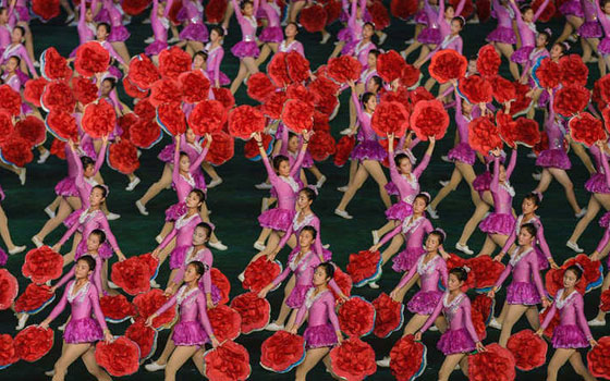 نظرات مختلسة الى كوريا الشمالية اكثر الدول سرية في العالم.. بعدسة فنان جريء صورة رقم 3 نظرات مختلسة الى كوريا الشمالية اكثر الدول سرية في العالم.. بعدسة فنان جريء صورة رقم 3