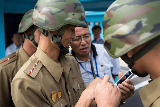 نظرات مختلسة الى كوريا الشمالية اكثر الدول سرية في العالم.. بعدسة فنان جريء صورة رقم 5 نظرات مختلسة الى كوريا الشمالية اكثر الدول سرية في العالم.. بعدسة فنان جريء صورة رقم 5