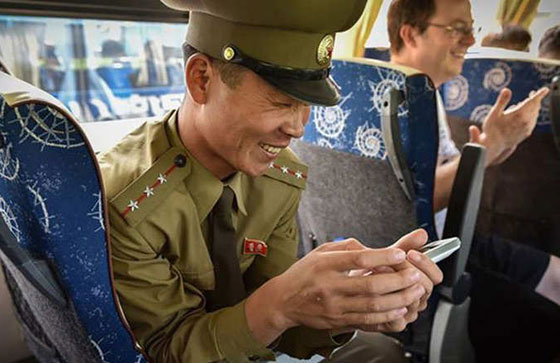 نظرات مختلسة الى كوريا الشمالية اكثر الدول سرية في العالم.. بعدسة فنان جريء صورة رقم 6 نظرات مختلسة الى كوريا الشمالية اكثر الدول سرية في العالم.. بعدسة فنان جريء صورة رقم 6