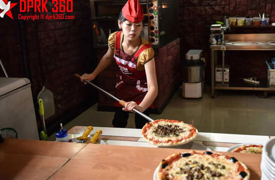 نظرات مختلسة الى كوريا الشمالية اكثر الدول سرية في العالم.. بعدسة فنان جريء صورة رقم 7 نظرات مختلسة الى كوريا الشمالية اكثر الدول سرية في العالم.. بعدسة فنان جريء صورة رقم 7