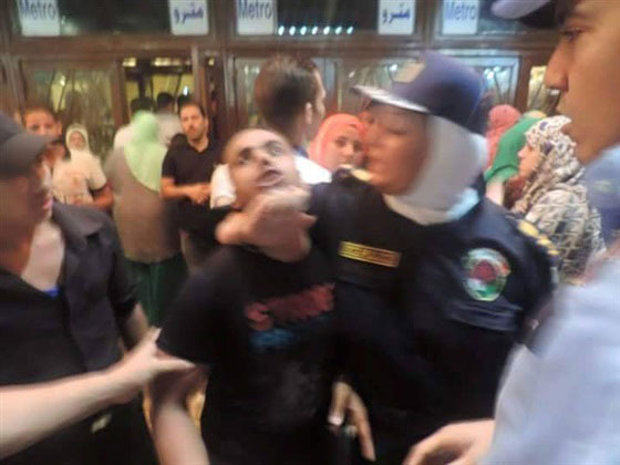 قاهرة المتحرشين القاهريين تدافع عن بنات البلد بالكراتيه وبالقلم على الوش صورة رقم 4