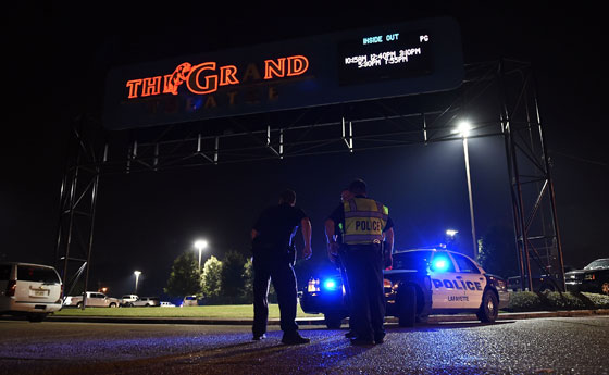 قتيلان وجرحى في اطلاق نار داخل السينما بأريزونا والقاتل ينتحر صورة رقم 5 قتيلان وجرحى في اطلاق نار داخل السينما بأريزونا والقاتل ينتحر صورة رقم 5