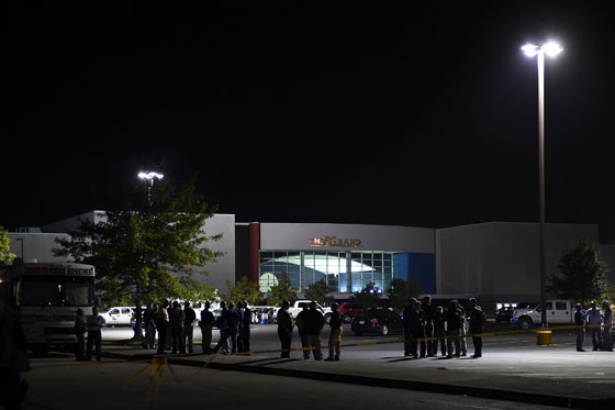 قتيلان وجرحى في اطلاق نار داخل السينما بأريزونا والقاتل ينتحر صورة رقم 2 قتيلان وجرحى في اطلاق نار داخل السينما بأريزونا والقاتل ينتحر صورة رقم 2