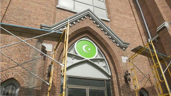 نحو اسلمة المانيا.. تحويل كنيسة الى مسجد يثير غضب الألمان صورة رقم 1