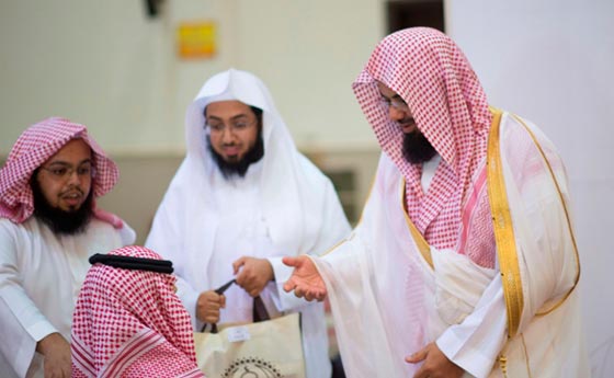 خطيب المسجد الحرام: التغابي والتغافل من صفات النبي وخلقه المحمود صورة رقم 5 خطيب المسجد الحرام: التغابي والتغافل من صفات النبي وخلقه المحمود صورة رقم 5