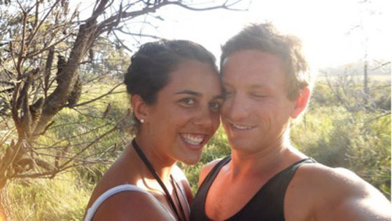 حب من الاساطير.. بقي وفيا لها رغم ان النار شوهت جمالها صورة رقم 16 حب من الاساطير.. بقي وفيا لها رغم ان النار شوهت جمالها صورة رقم 16