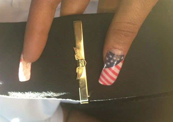 طيار كويتي يصطحب ممثلة اباحية ويطلب منها كشف جسدها بقمرة القيادة صورة رقم 3 طيار كويتي يصطحب ممثلة اباحية ويطلب منها كشف جسدها بقمرة القيادة صورة رقم 3