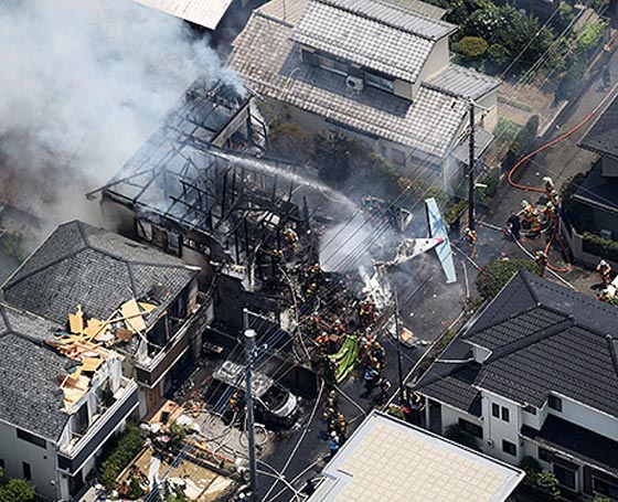 طوكيو: تحطم طائرة فوق منطقة سكنية يوقع خسائر فادحة في الحجر والبشر صورة رقم 4
