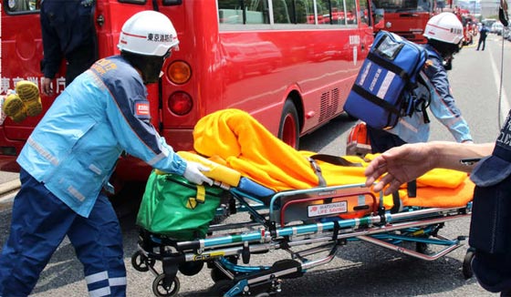 من طوكيو بالصور.. شاهد ما احدثه تحطم طائرة سياحية من دمار في حي سكني صورة رقم 6 من طوكيو بالصور.. شاهد ما احدثه تحطم طائرة سياحية من دمار في حي سكني صورة رقم 6