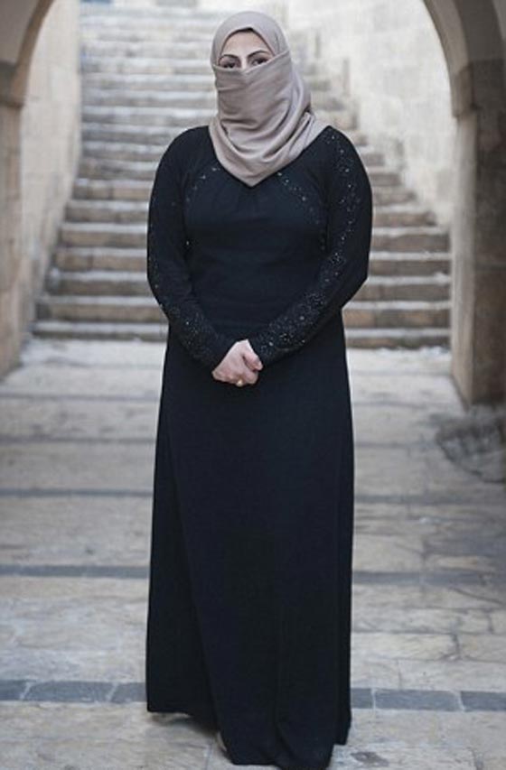 بالفيديو.. منشقة عن داعش تروي قصصا يشيب لها شعر الطفل من قتل وذبح وجلد صورة رقم 4