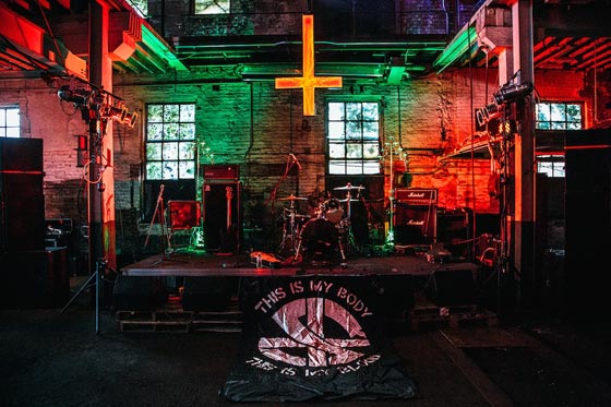 احتجاجات واسعة بعد ازاحة الستار عن تمثال الشيطان في ديترويت صورة رقم 2