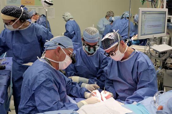 اول مرة في العالم.. عملية زرع يدين لطفل امريكي تتكلل بالنجاح صورة رقم 10 اول مرة في العالم.. عملية زرع يدين لطفل امريكي تتكلل بالنجاح صورة رقم 10