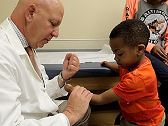 اول مرة في العالم.. عملية زرع يدين لطفل امريكي تتكلل بالنجاح صورة رقم 5 اول مرة في العالم.. عملية زرع يدين لطفل امريكي تتكلل بالنجاح صورة رقم 5