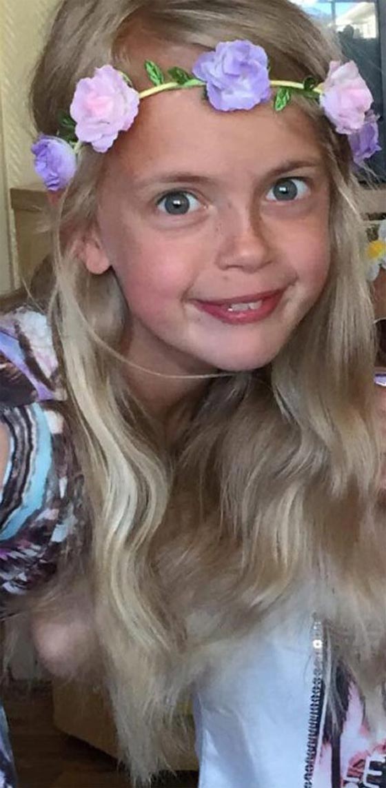 طفلة تساند صديقتها مريضة السرطان بتخليها عن 33 سنتمترا من شعرها الذهبي!! صورة رقم 4 طفلة تساند صديقتها مريضة السرطان بتخليها عن 33 سنتمترا من شعرها الذهبي!! صورة رقم 4