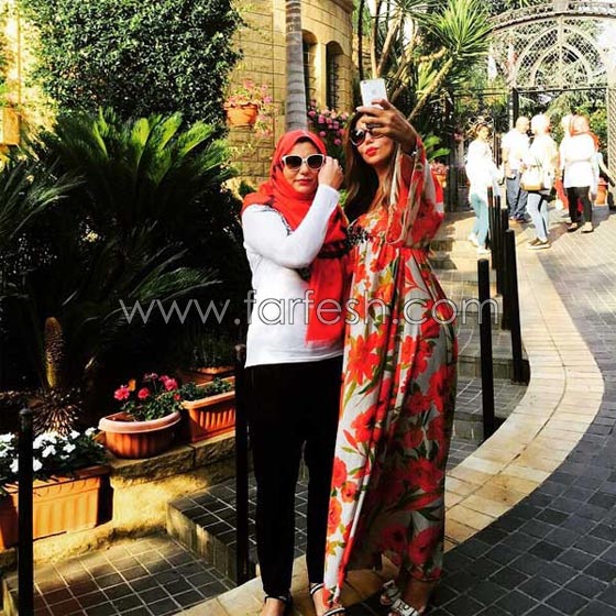 مي حريري تنشر صورها مع شقيقتها المحجبة.. شاهد الشبه الكبير بينهما صورة رقم 1