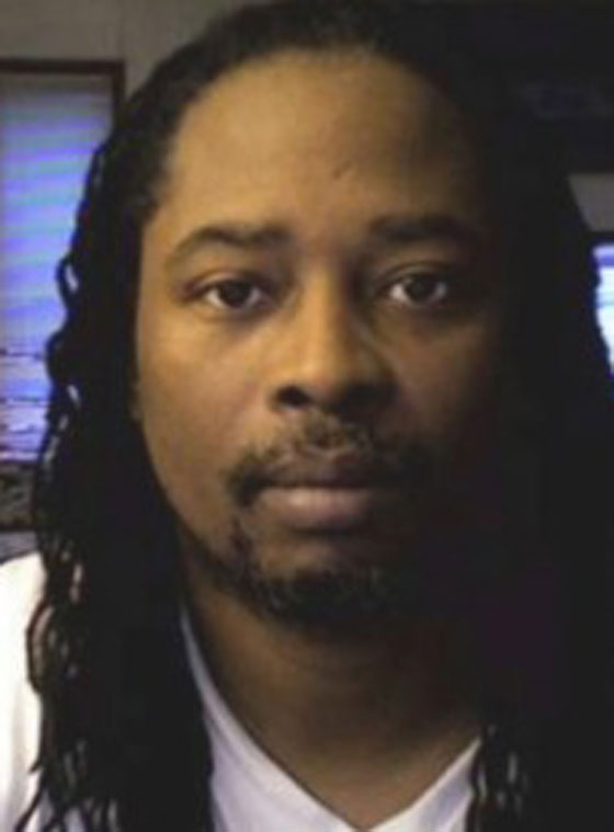 شاهد لحظة اطلاق شرطي النار على سائق.. وفق ما وثقته كاميرته صورة رقم 2 شاهد لحظة اطلاق شرطي النار على سائق.. وفق ما وثقته كاميرته صورة رقم 2