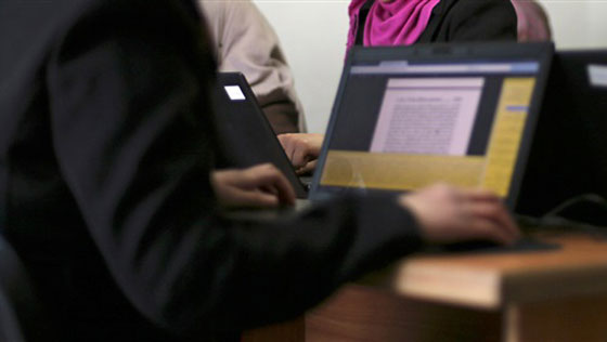 ثلاث فتيات يوقعن عناصر داعش في فخ الاحتيال ويسرقن نقودهم صورة رقم 1 ثلاث فتيات يوقعن عناصر داعش في فخ الاحتيال ويسرقن نقودهم صورة رقم 1