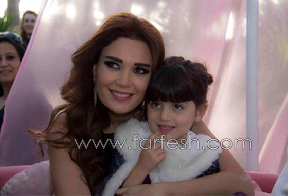 سيرين عبد النور تنشر فيديو لابنتها تاليا وهي تساعدها في المطبخ صورة رقم 6