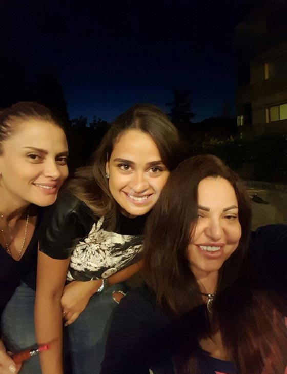 بالصور.. سميرة توفيق تمضي يوما ممتعا في الجبل مع العائلة  صورة رقم 4