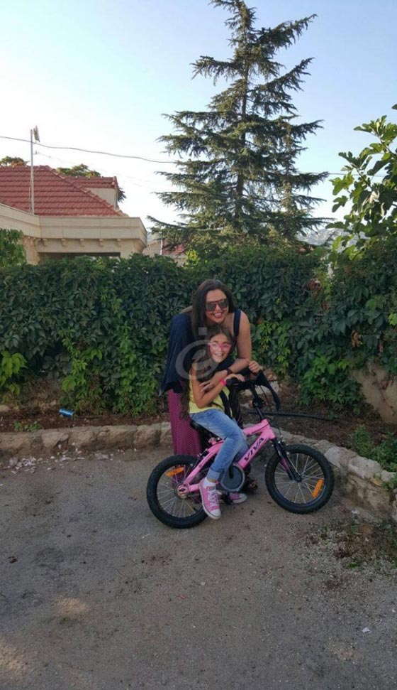 بالصور.. سميرة توفيق تمضي يوما ممتعا في الجبل مع العائلة  صورة رقم 10
