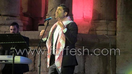 بالكوفية الاردنية وعلم لبنان يتوّج وائل كفوري ملكا في جرش صورة رقم 2