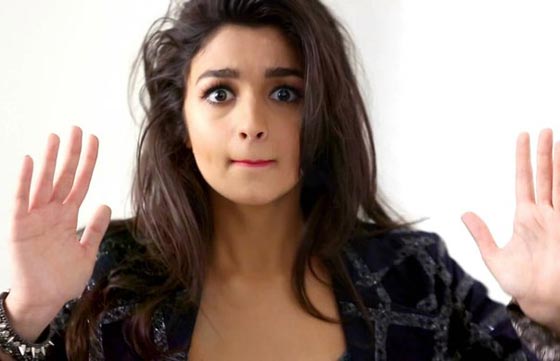 النجمة الهندية عالية بهات تتصدر غلاف مجلة Filmfare رغم المرض صورة رقم 4
