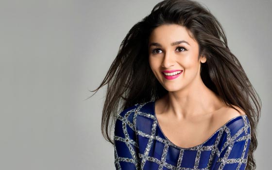 النجمة الهندية عالية بهات تتصدر غلاف مجلة Filmfare رغم المرض صورة رقم 5