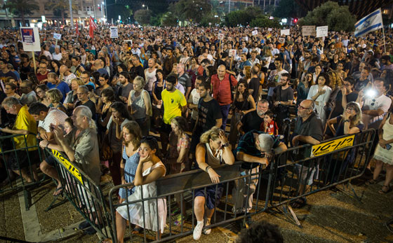 اسرائيل تنتفض ضد مقتل الطفل دوابشة وتضامنا مع المثليين صورة رقم 2